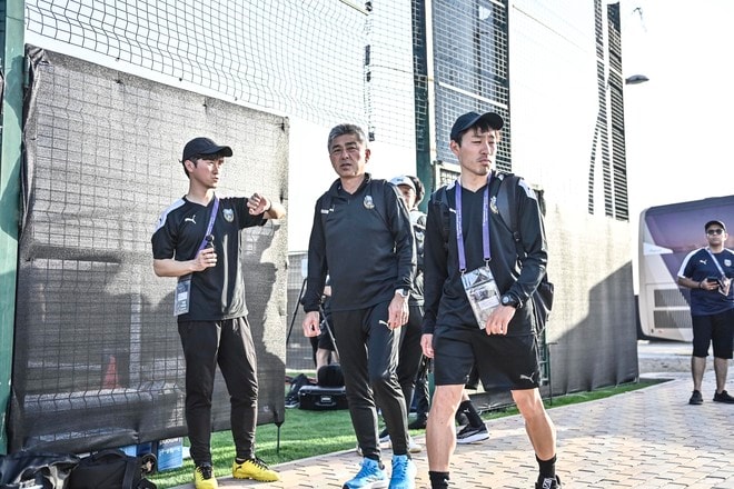 【川崎フロンターレアルバム】サウジアラビア到着翌日4月23日のジェッダ市内での「コーチングスタッフ＆クラブスタッフ写真」と「選手と子どもたちの交流写真」合計98枚！の画像032