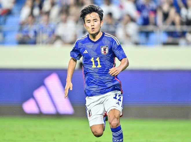 「ツボすぎて一生笑ってる」サッカー日本代表・久保建英、"赤髪"に染めた長友佑都を見て「追加メンバーですか?」とジョークを飛ばす! ドイツ代表戦・歴史的勝利の舞台裏が話題にの画像