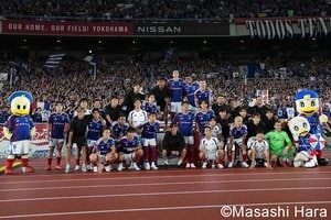 ｢勝率マジでえぐい｣雨の横浜FMはなぜ強い⁉日産スタジアム応援ムービーに大反響！｢ショーシャンクマリノス君｣｢青いチームで雨の試合強いとか、かっこよすぎ｣名門復活への画像