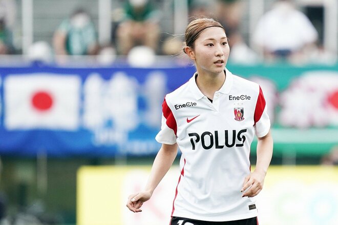 「美人すぎ」三菱重工浦和レッズレディースMF塩越柚歩、元同僚との再会ショットが反響!サンフレッチェ広島レジーナDF木崎あおいと「中学3年間一緒に通った思い出の川越」を訪問の画像