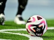 「山見のズドン！エグすぎw」Jリーグ”伝統の一戦”で生まれた“クールにズドン”の強烈ミドル弾にファン大興奮！「コースとスピードやば」「こんなの誰も取れねぇ」の声の画像