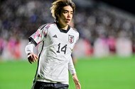 「あざとい!オン眉!」J1横浜FMの日本代表DF角田涼太朗が新髪型を披露!「嘘だろ」「このまま伸ばして王子様カットになるとか?」と反響が広がるの画像