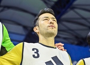 「カッコイイわー」吉田麻也の“イチョウ並木＆ランドローバー”お洒落ショットにファン反応！「似合いますね！」の声に「停めるならもっと寄せないと…」とのツッコミもの画像