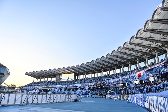 【サポーターアルバム】平日ナイターの試合前から駆け付けた川崎フロンターレのサポーター写真84枚！ 夕日に照らされながらの等々力ショット「川崎フロンターレー横浜FC」の画像070