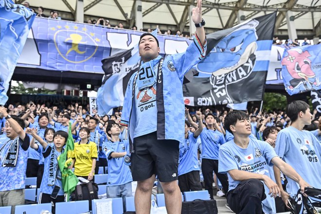 【サポーターアルバム】完封勝利後に笑顔＆万歳見せた「川崎フロンターレの試合後のサポーター写真83枚」！ ホーム連勝を熱狂的サポート「川崎フロンターレーセレッソ大阪」の画像008