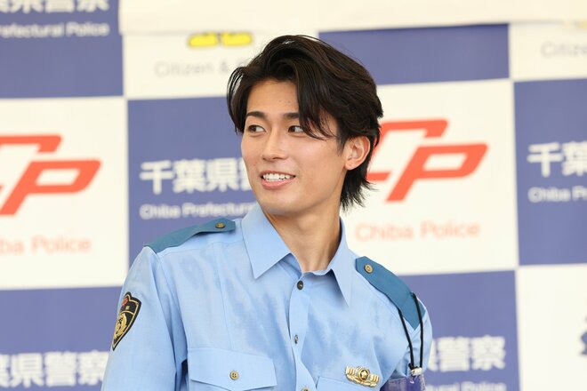 【画像23枚】中村敬斗の警官姿に｢カッコいい｣大歓声！千葉県警｢闇バイト防止｣イベント密着(2)革靴で神技リフティング！悩める中学生へ世界基準のアドバイスもの画像006