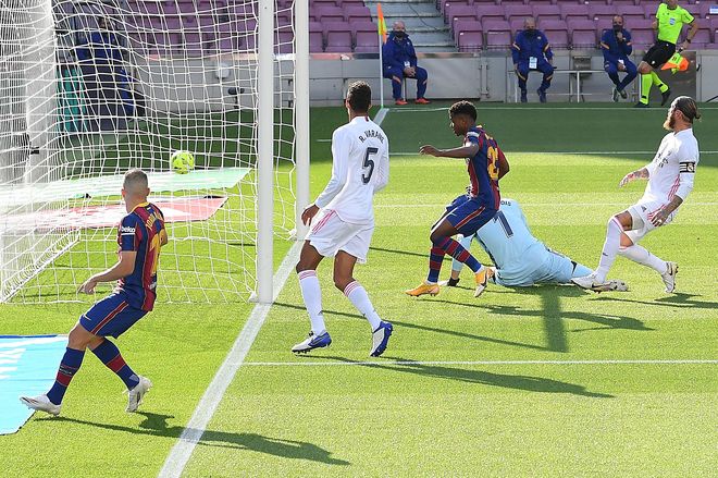 17歳アンス・ファティ“試合に負けてレアルに勝った”「クラシコ最年少ゴール」の画像