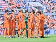 “富士山の日”に燃えるJ2清水エスパルス! 公式チアも動員しての「富士山タオルマフラー」推しに、ファンは「めっかわです」の画像