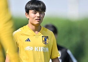 「こんな並ぶんか、、」久保建英のサイン会での現地ファンの「大行列の衝撃映像」公開！ 「一生終わらないサイン会になりそう」と驚きの声の画像