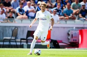 ｢アシスト王｣は健在!! サッカー日本代表・伊東純也がヘンクのジュピラー・プロ・リーグ開幕戦で｢超絶アシスト｣!! 昨季王者クラブ・ブルージュに見せた快速を活かした｢最高のお膳立て｣に「戦術伊東」の声も上がる【動画】の画像