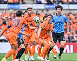 「可愛い」「尊い…」スタジアム記者席で撮影された「人気女子アナ×人気フリー女子アナの豪華すぎるJ1試合2ショット」が大反響！「珍しい」「素敵なツーショットですね」の声の画像