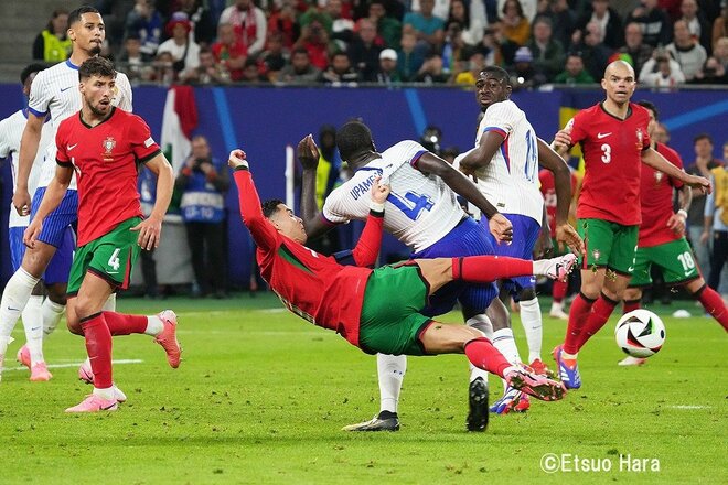 【UEFA　EURO2024現地撮】C・ロナウドとエムバペの｢スター対決｣はPK戦にもつれ込む激闘に！｢CR7｣のEUROはハンブルグで幕を閉じた【ポルトガル代表vsフランス代表】原悦生PHOTOギャラリー｢サッカー遠近｣の画像007