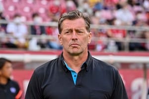 「顔面強すぎ」「手強そう」J1サンフレッチェ広島の新加入キプロス人FWが早くも広島市内に！ 「A代表56試合12得点」の「才色兼備FW」の超絶オーラの画像