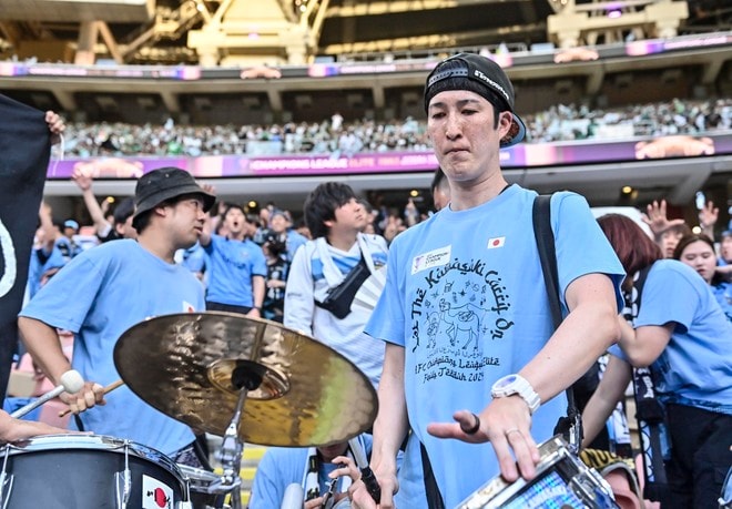 【サポーターアルバム】アジア青覇を果たすべく700人の川崎サポーターがACLE決勝に駆け付けた！ 現地で声援を送ったサポーター写真72枚「アル・アハリー川崎フロンターレ(2)」の画像053