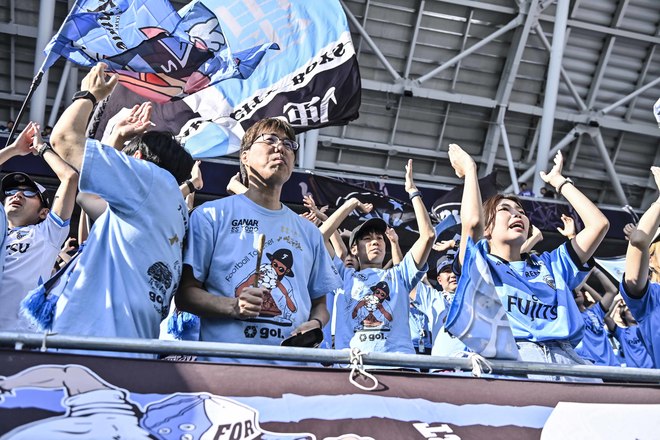 【サポーターアルバム】敵地で勝利を掴んだ川崎フロンターレのサポーター写真75枚！ 圧巻の応援で勝ち越し導く「サンフレッチェ広島ー川崎フロンターレ」の画像032
