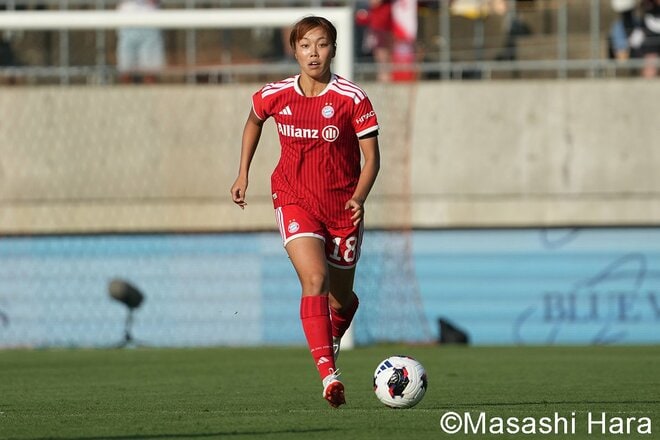 なでしこ“至宝”谷川萌々子の凱旋試合を現地撮影！バイエルン女子の中軸として指示！凛々しい表情、日本ファンの前で美プレー＆美スマイル披露！【RB大宮アルディージャWOMEN vs FCバイエルンWOMEN】激闘PHOTOギャラリーの画像003