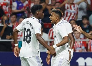 「何回でも見れる」高難度の”3Dワンツー”からレアル・マドリードFWが鮮やかボレー! チームはマドリードダービー勝利の画像