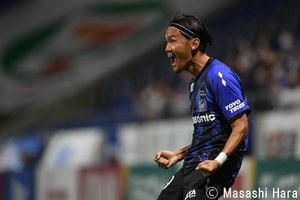「これぞ宇佐美」「すごいの一言」元サッカー日本代表のガンバ大阪FW宇佐美貴史が「密集地帯をすり抜ける圧巻ドリブル」からゴール奪取！ 新7番のプレーに称賛続々の画像