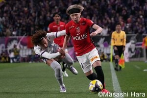 ワントップ松尾佑介に訪れた｢人生のチャンス｣、石原広教の｢3対7プレー｣で見えたスコルジャ監督の意図【浦和レッズ2連勝が示す｢強力な武器｣と｢細かい守備｣】(1)の画像