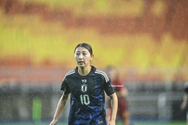 【塩越柚歩アルバム】E-1選手権最終戦で途中出場した「塩越柚歩の写真43枚」！ 雨に濡れながらも見せた華麗なプレー写真「なでしこジャパンー中国代表」の画像022