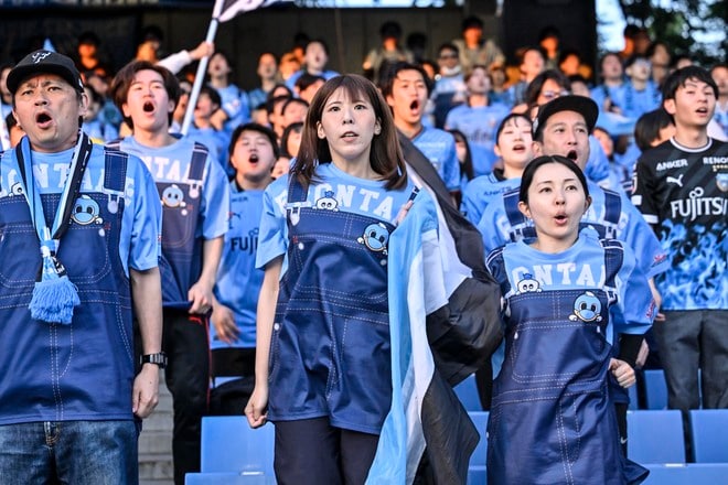 【サポーターアルバム】平日ナイターの試合前から駆け付けた川崎フロンターレのサポーター写真84枚！ 夕日に照らされながらの等々力ショット「川崎フロンターレー横浜FC」の画像056