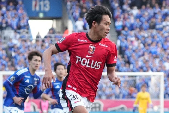 ｢これはエースだ｣J1浦和の22歳大卒ルーキーが“極上の左足スリータッチ”で今季3ゴール目！｢マジ、すげぇ｣｢ボールの置く位置うめぇ｣埼スタ熱狂