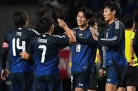 ｢かわいしゅぎますって｣日本代表FW上田綺世の美人モデル妻、“キティちゃんカチューシャ姿”でピューロランド満喫