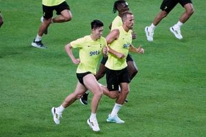 韓国代表ソン・フンミンは倒れ込み、ハリー・ケインは嘔吐…トッテナムの「過酷すぎるトレーニング」を英紙が報道!「42回の105m横断」が話題に【動画】の画像