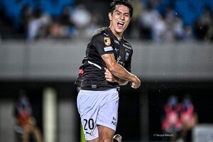 「このヘディングがカシマスタジアムで見れる」鹿島アントラーズが川崎フロンターレFW知念慶の獲得で「 紹介動画」公開！ 「ダブルくらった横浜＆広島戦」も入れ込んだ、反撃の狼煙の画像