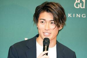 「かっこよすぎて心臓とまりそう」全身コーデ公開！シュートの天才、日本代表イケメン中村敬斗が語った試合後シャワー、パリのお気に入りとバカンス、日本代表オシャレ番長の画像