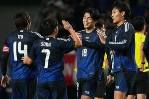 ｢かわいしゅぎますって｣日本代表FW上田綺世の美人モデル妻、“キティちゃんカチューシャ姿”でピューロランド満喫の画像