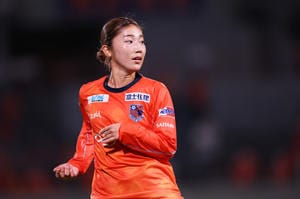 「はい天使ー」「美人コンビ」大宮アルディージャVENTUSの仲田歩夢が鮫島彩との「1日店長写真」を公開！ さらに「わたしは何人いるでしょう？」と、自身に囲まれた姿をクイズに！の画像