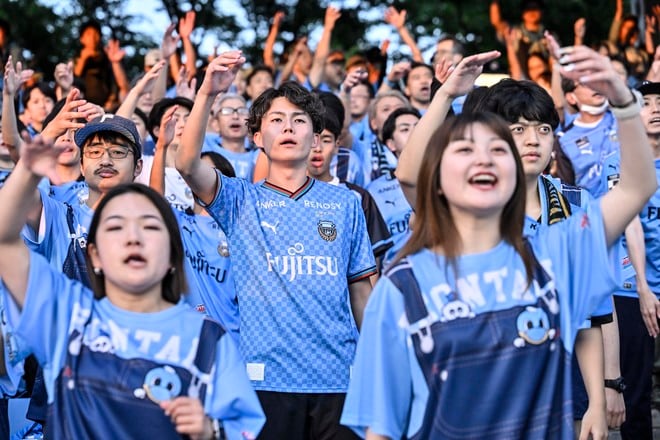 【サポーターアルバム】平日ナイターの試合前から駆け付けた川崎フロンターレのサポーター写真84枚！ 夕日に照らされながらの等々力ショット「川崎フロンターレー横浜FC」の画像023