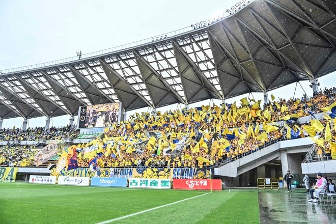 【仙台サポーターアルバム(2)】雨の試合に2000人！ 現地撮影した「ベガルタ仙台のサポーター写真99枚」！「ジェフユナイテッド千葉ーベガルタ仙台」の画像003