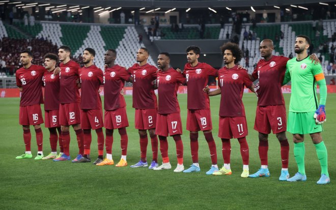 「我が国の勝利だ！」カタールが自国開催ワールドカップの「新ユニフォーム」発表で、ファンが勝利宣言！ 赤と白のシンプルなデザインが好評！の画像