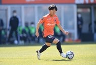 【J2「序盤戦ベストイレブン」】首位・新潟からは「攻撃のスイッチ役」のCBとボランチを、2位・仙台からは「別格の存在感」遠藤康を選出！【GK・DF・MF編】【戸塚啓のJ2のミカタ】の画像