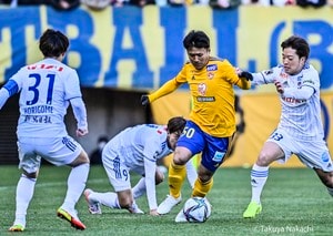 【J2「昇格候補」の二極化！】好調の横浜FC、東京ヴェルディ、仙台！「2つのダービーマッチ」の勝者、目を見張る東京Vの「スピード」とベガルタの「新戦力」【戸塚啓のJ2のミカタ】(1)の画像