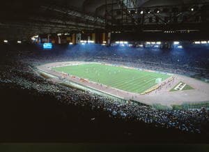 大住良之の「この世界のコーナーエリアから」連載第58回「サッカースタジアムの力」(2) 陸上競技型スタジアムの致命的欠点の画像