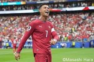 CR7躍動！集合写真での“つま先立ち”からついに出たゴールパフォ！計画通りのフリーキック？ 現地カメラマンが見た“ロナウド意地”とポルトガル代表の団結力！【ポルトガル代表vsウズベキスタン代表】激闘PHOTOギャラリーの画像