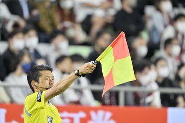 サッカーの新テクノロジー 半自動オフサイド システム とは何か 1 人間業とは思えない副審の オフサイド判定 とトレーニング サッカー批評web