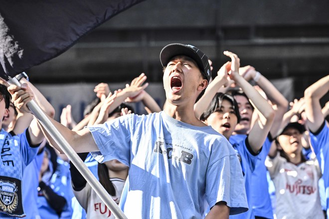 【サポーターアルバム】敵地で勝利を掴んだ川崎フロンターレのサポーター写真75枚！ 圧巻の応援で勝ち越し導く「サンフレッチェ広島ー川崎フロンターレ」の画像007