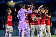 「モーやん、ロックバンドの人みたい」「岩→ロックってこと?」J1浦和レッズとロックフェスのコラボグッズに絶賛!ユニフォームの「粋な背番号」 の画像