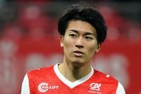 ｢ヘディング珍しいw｣スタッド・ランス中村敬斗が後半ATに“高打点”ヘディング弾で今季8ゴール目！｢気合いで空中戦を制した！｣｢ヘッドも上手いのはびっくりだわ｣