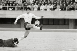 「第２の釜本」はなぜ生まれないのか―試論・決定力という課題―(1)日本サッカー史上ただひとりの“ワールドクラス”の画像