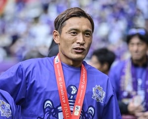 「このバトンを渡すのは泣くぜ！」J1広島の異例の背番号継承に感動広がる！「こんなん広島サボじゃなくてもグッとくるわ」「貰い泣き」などの声の画像