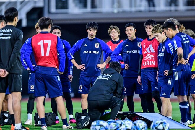 「感動以外の何物でもない」G大阪コンビが日本代表で共に練習する姿が大反響！ 2018年入団同期が、サムライブルーのトレーニングウェアで汗流す！の画像