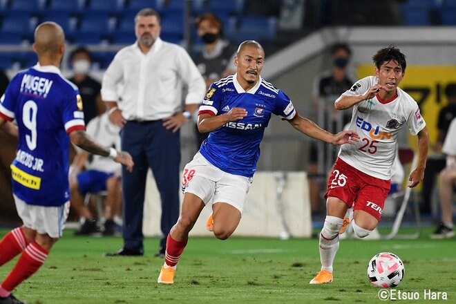 原悦生「横浜FMー広島 追い上げろマリノス!」PHOTOギャラリー「サッカー遠近」の画像