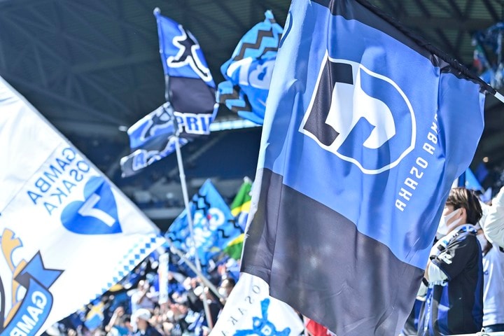 ｢ピント独占罪w｣G大阪がACL2祝勝“車内ショット”撮影も主役は18歳の控えGK!?｢諸先輩方を差し置いて｣の“蛮行”に｢流石だよ。荒木。こいつは伸びるなぁ｣と主将CB