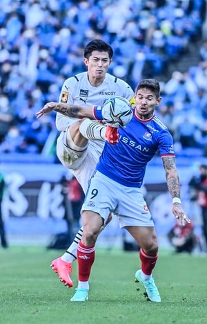 【J1考察】攻め込まれた前半に見えた「目が速い」川崎フロンターレの守備力【現在の日本サッカー「最高峰」を争ったJ1最終節】(1)の画像