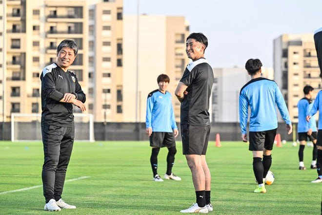 【川崎フロンターレアルバム】サウジアラビア到着翌日4月23日のジェッダ市内での「コーチングスタッフ＆クラブスタッフ写真」と「選手と子どもたちの交流写真」合計98枚！の画像041